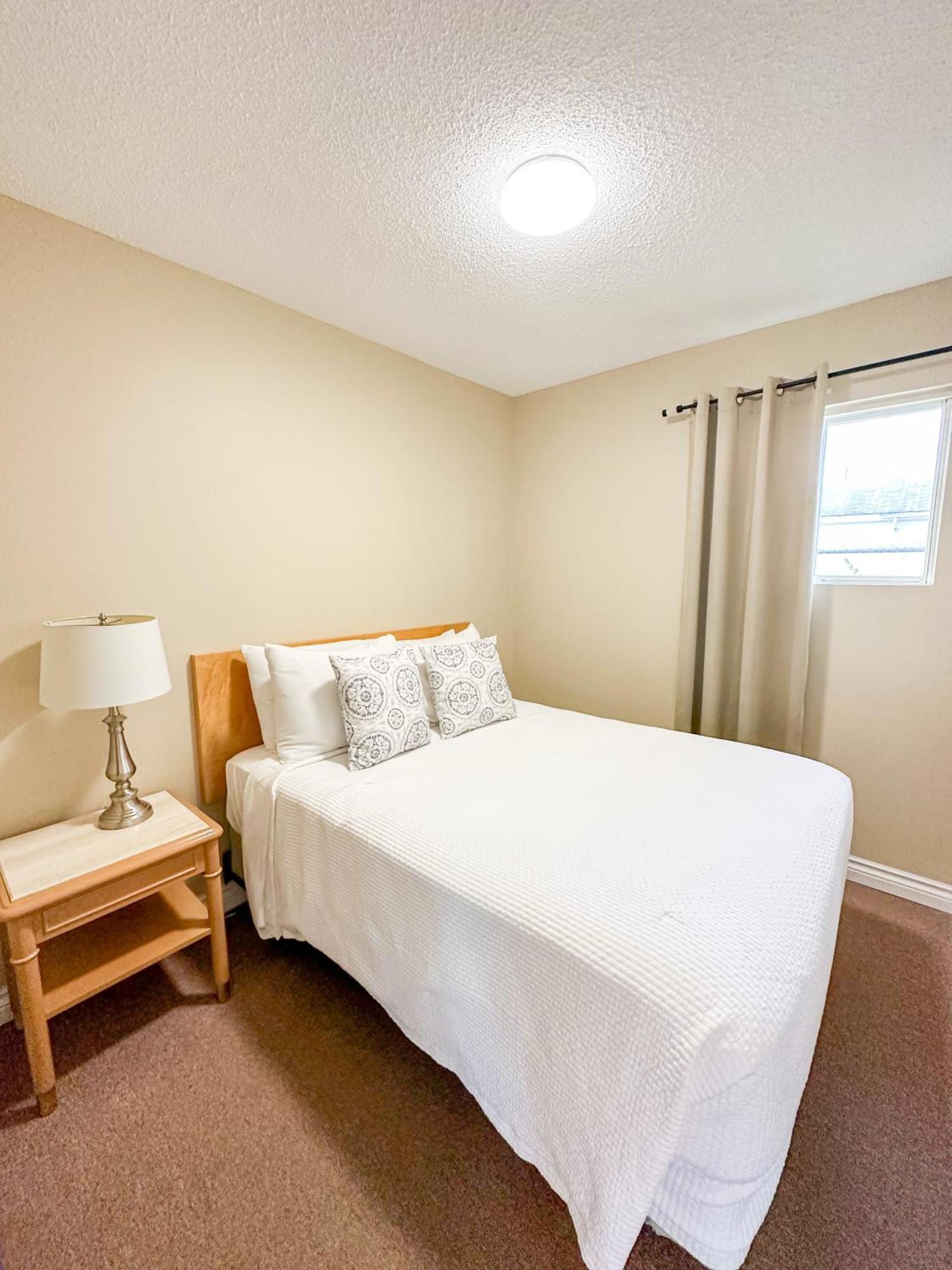 Oasis By The Bay Vacation Suites Wasaga Beach Exterior photo